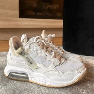 Women’s Jordan MA2